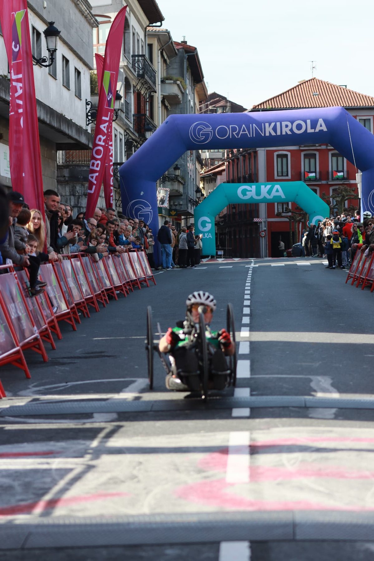 Handbikea helmugan: kirol egokitua Urolako Trena Maratoian Handbikea helmugan: kirol egokitua Urolako Trena Maratoian